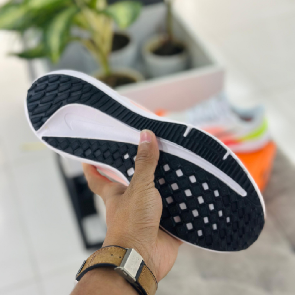 Air Winflo 9, White Bright Crimson